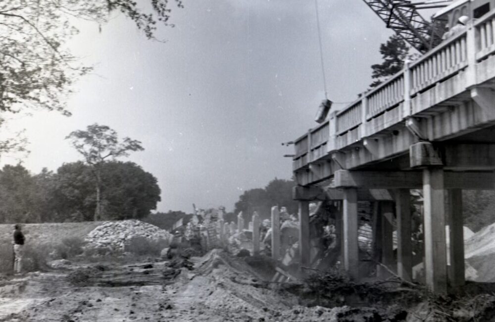 Ochlocknee River Bridge - New & Old Bridge - 09-23-1972 07