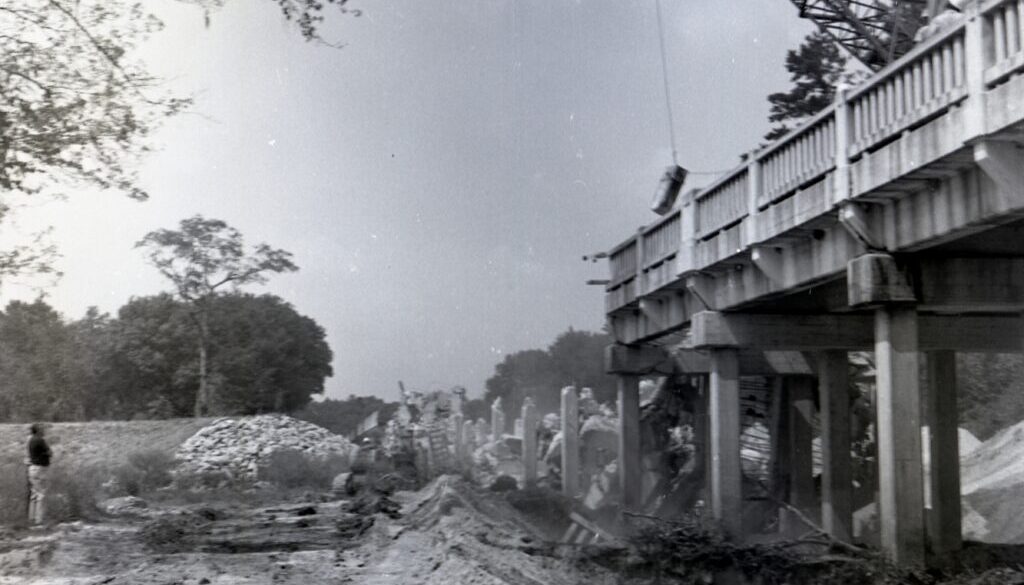 Ochlocknee River Bridge - New & Old Bridge - 09-23-1972 07
